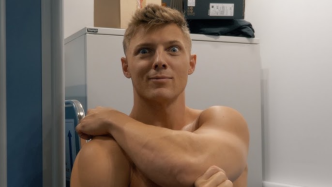 Illustrative example of male no underwear